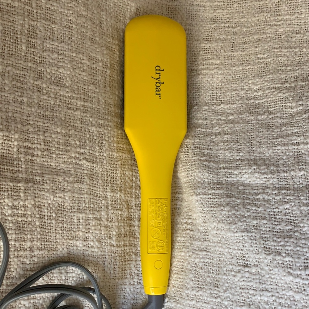 Drybar Brush Crush - heated straightening brush